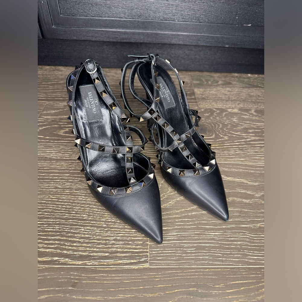 VALENTINO GARAVANI | Noir Rockstud Pointed Toe Heels  | Size 38 - Picture 2 of 13